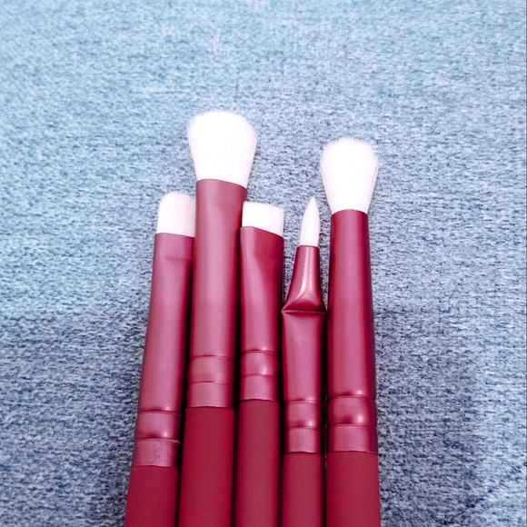 Beauty For Real 5 brush set - Picture 3 of 3